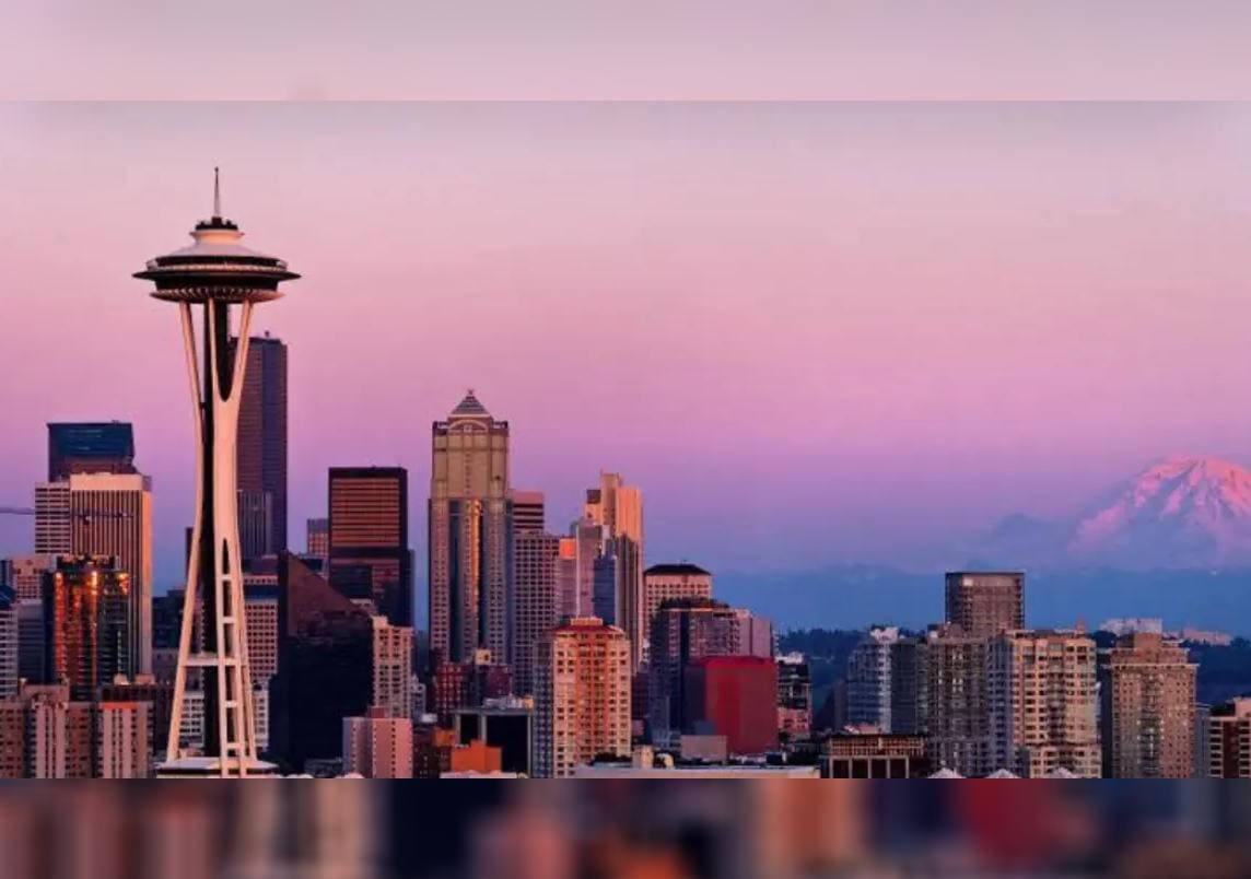 A city skyline with many skyscrapers in the background.